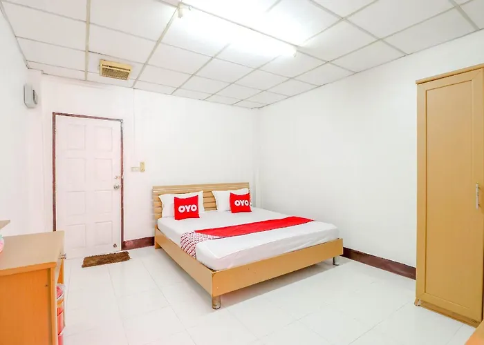 Hotel Oyo 525 Mrt Phetkasem 48 -1 Place Bangkok
