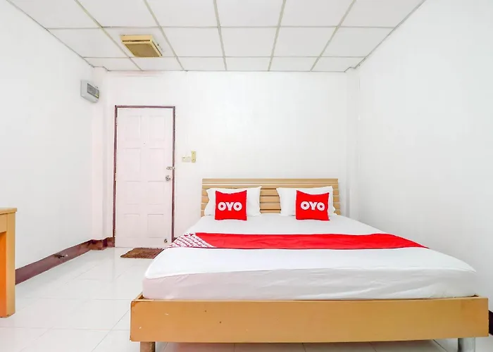 Hotel Oyo 525 Mrt Phetkasem 48 -1 Place 2*